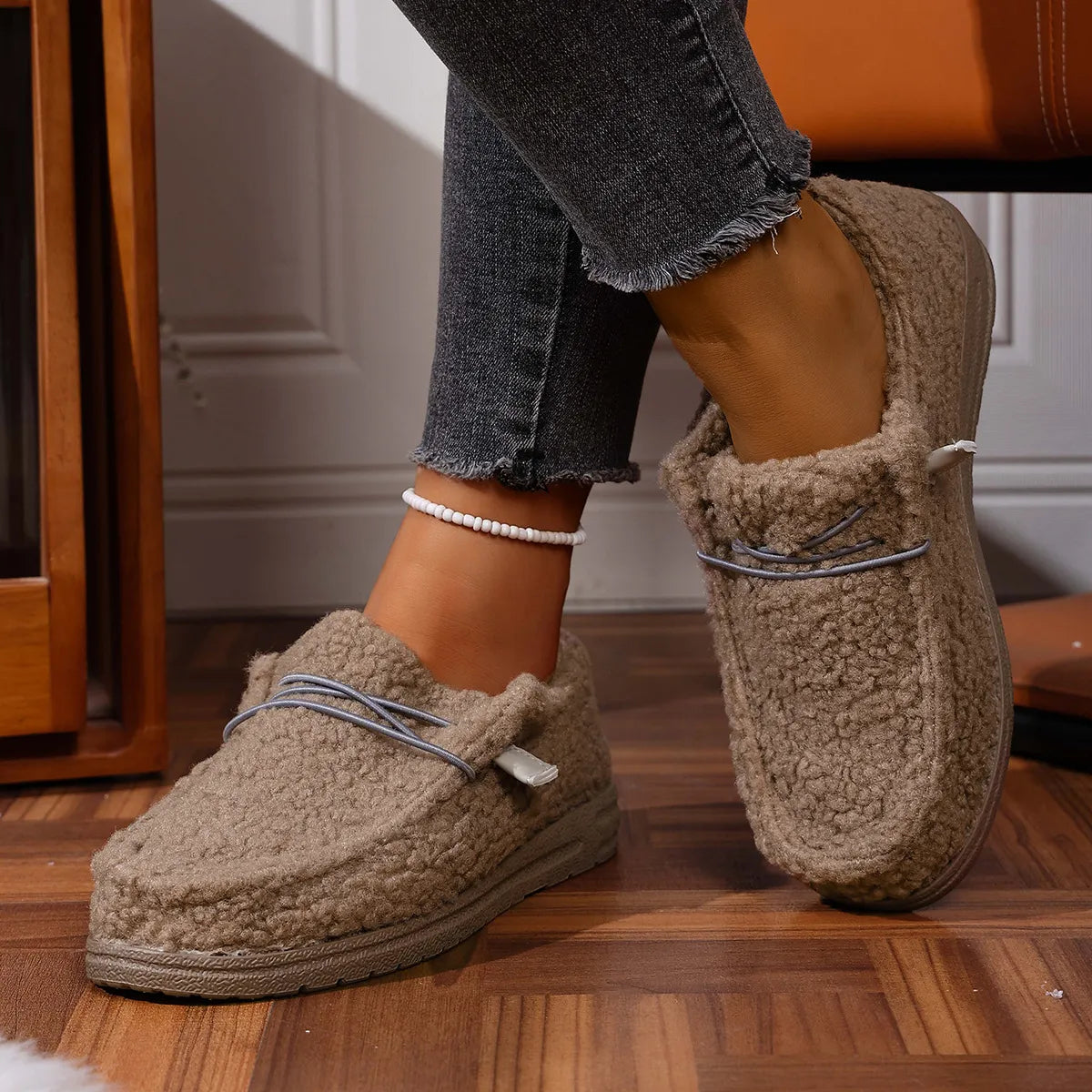 Lanie – Ultra Soft Teddy Slippers for Winter Comfort