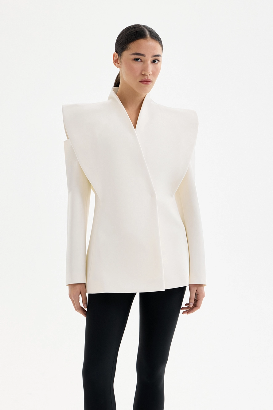 Carmelia – Sculptural Shoulder Blazer for Statement Moments