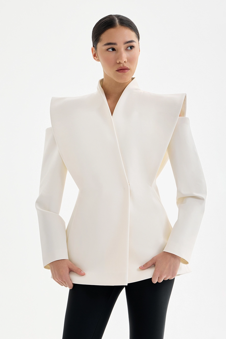 Carmelia – Sculptural Shoulder Blazer for Statement Moments