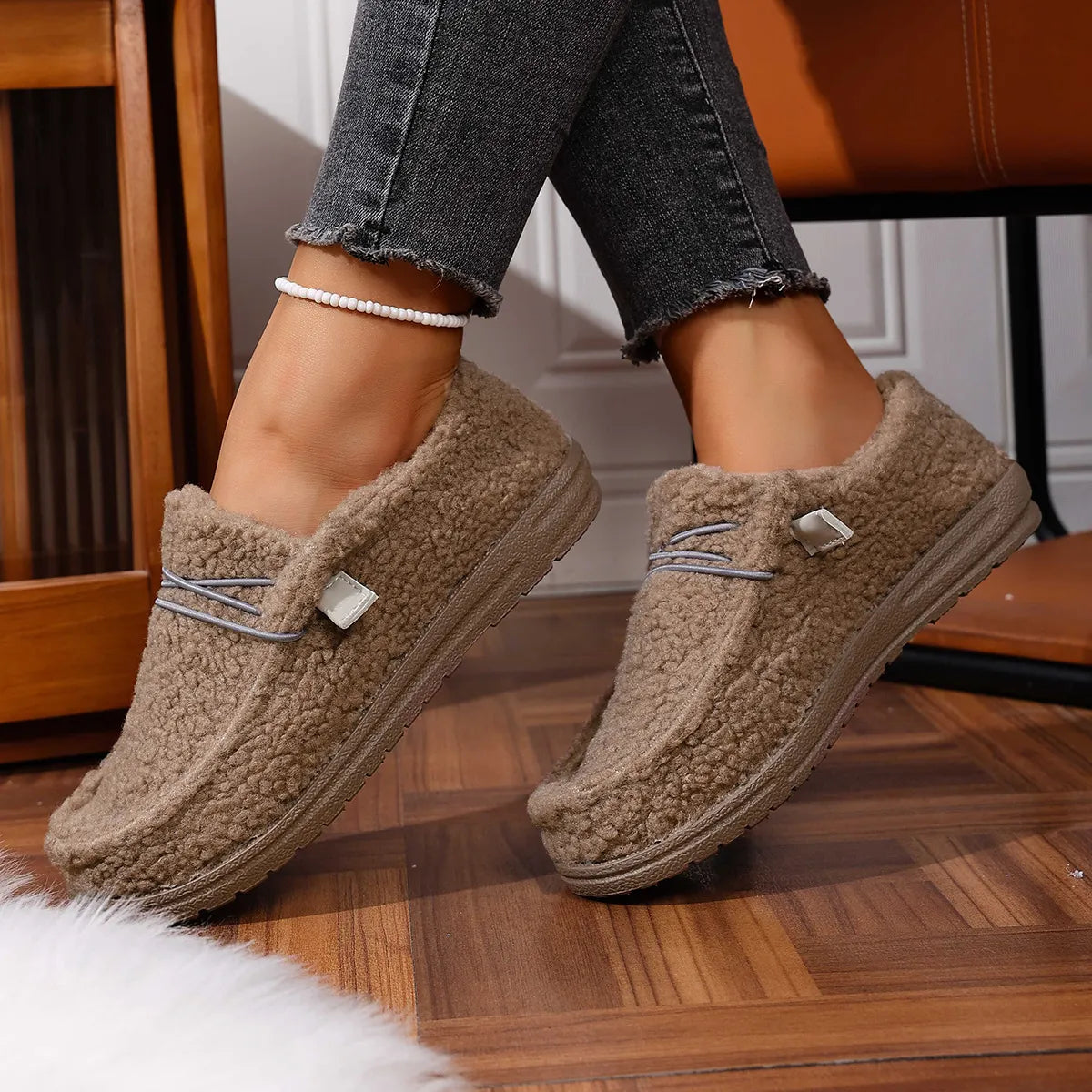 Lanie – Ultra Soft Teddy Slippers for Winter Comfort