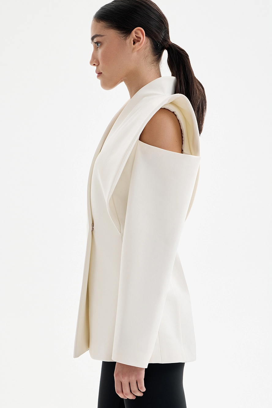 Carmelia – Sculptural Shoulder Blazer for Statement Moments