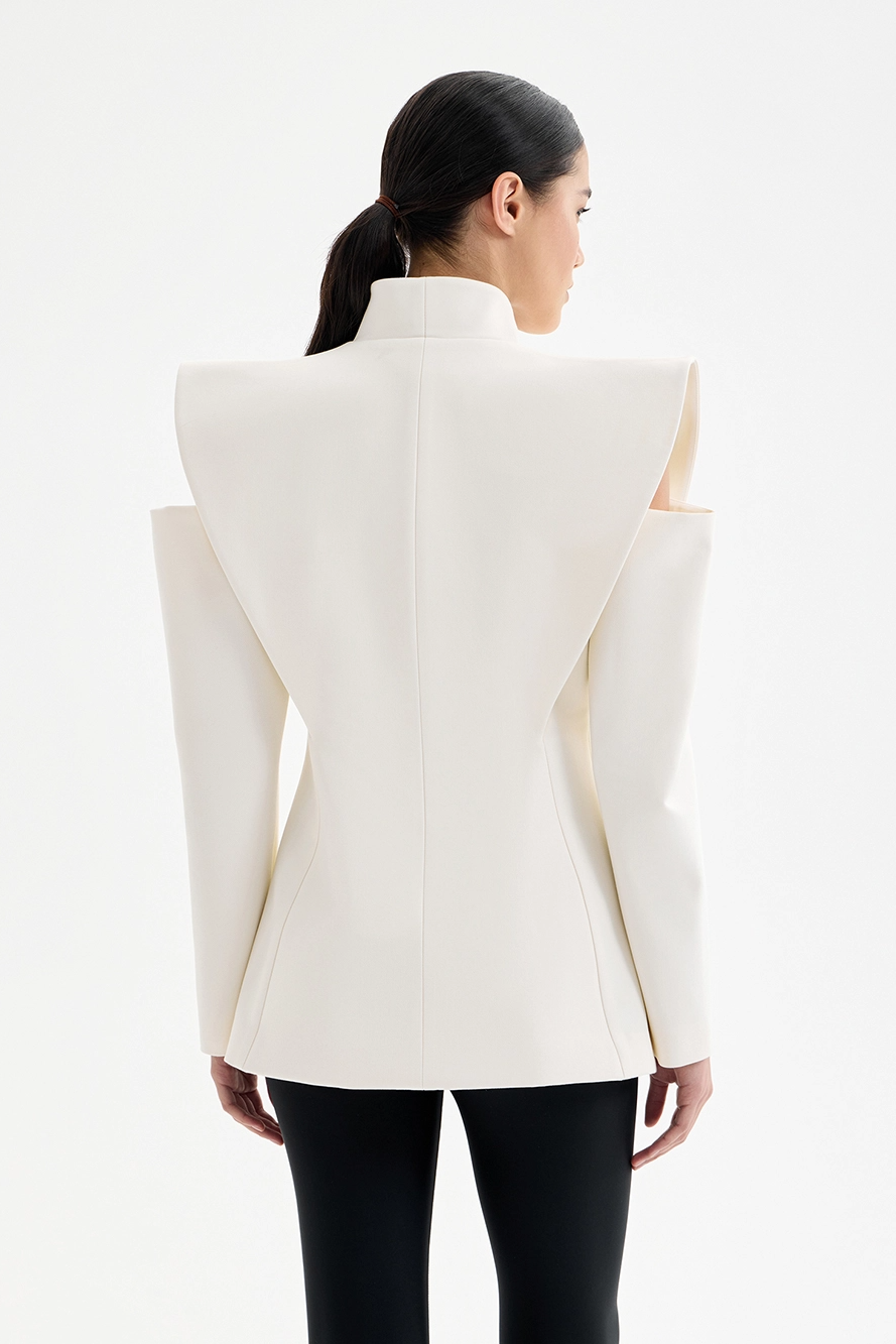 Carmelia – Sculptural Shoulder Blazer for Statement Moments
