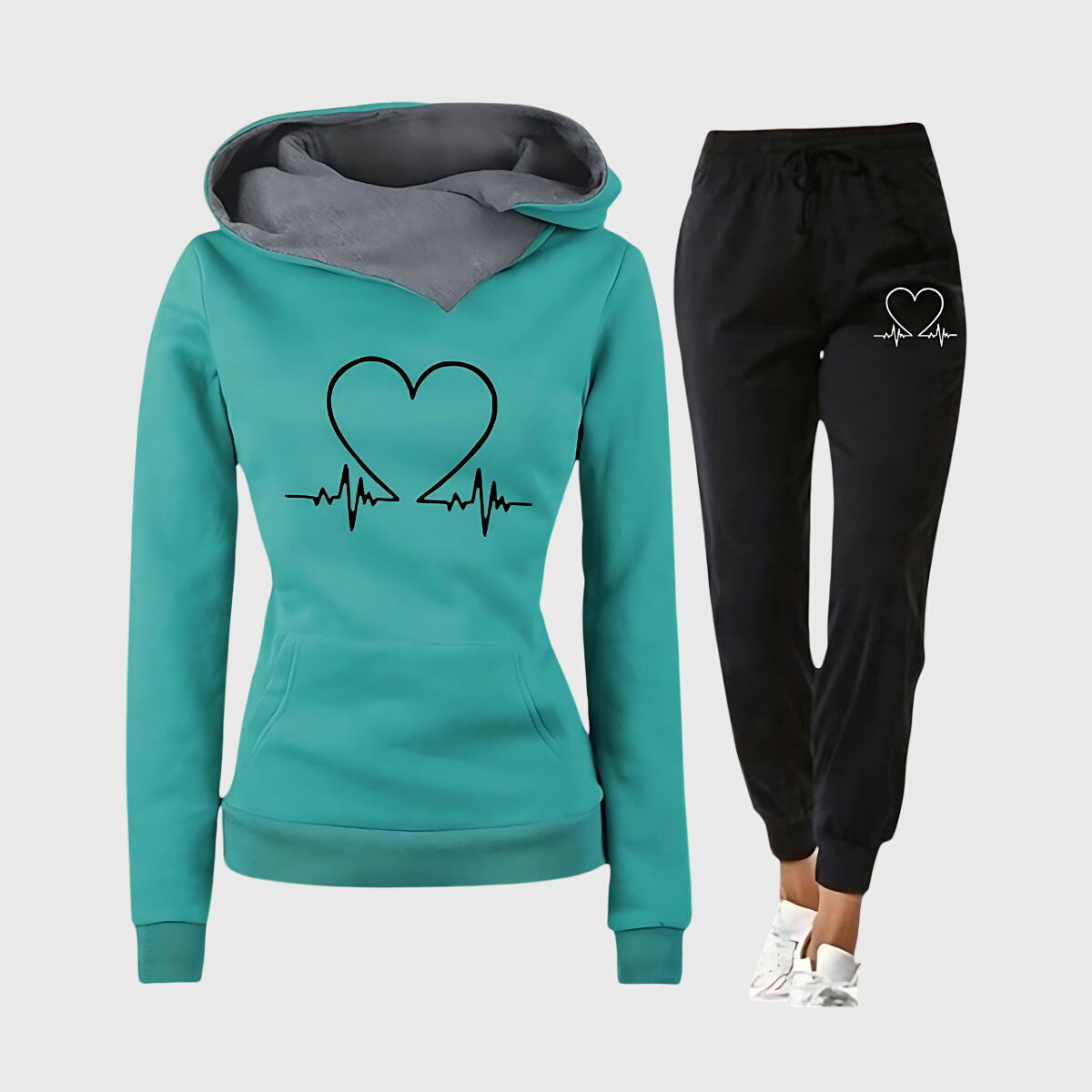 Hannie – Cozy Tracksuit with Heart Detail