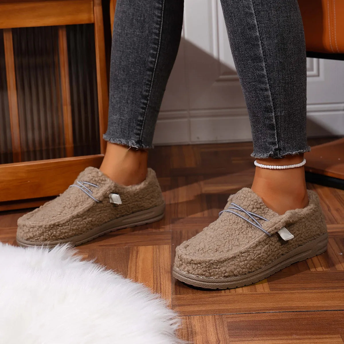 Lanie – Ultra Soft Teddy Slippers for Winter Comfort