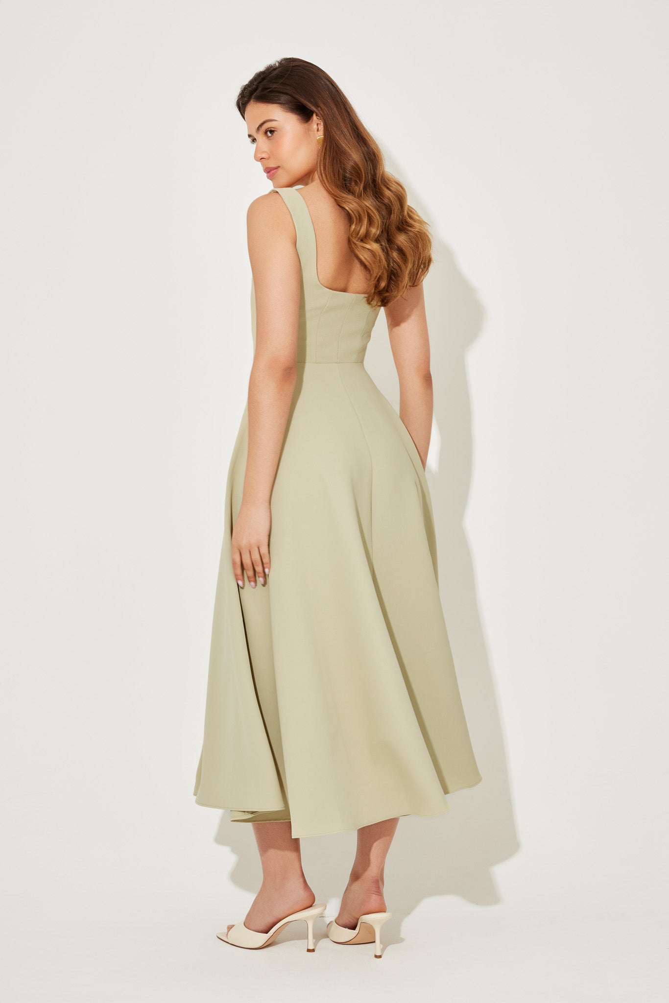 Leah - Timeless Flowy Midi Dress