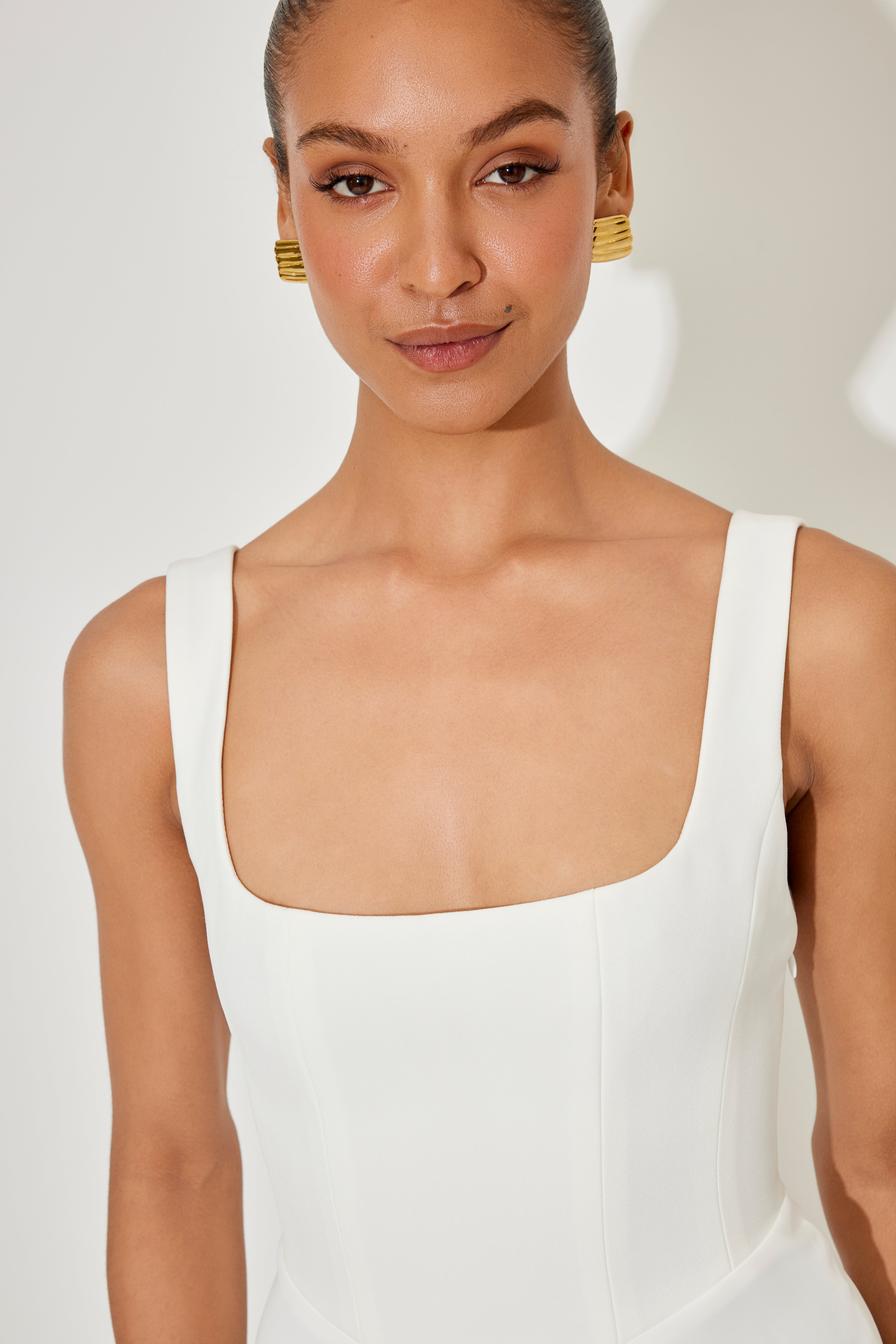 Leah - Timeless Flowy Midi Dress