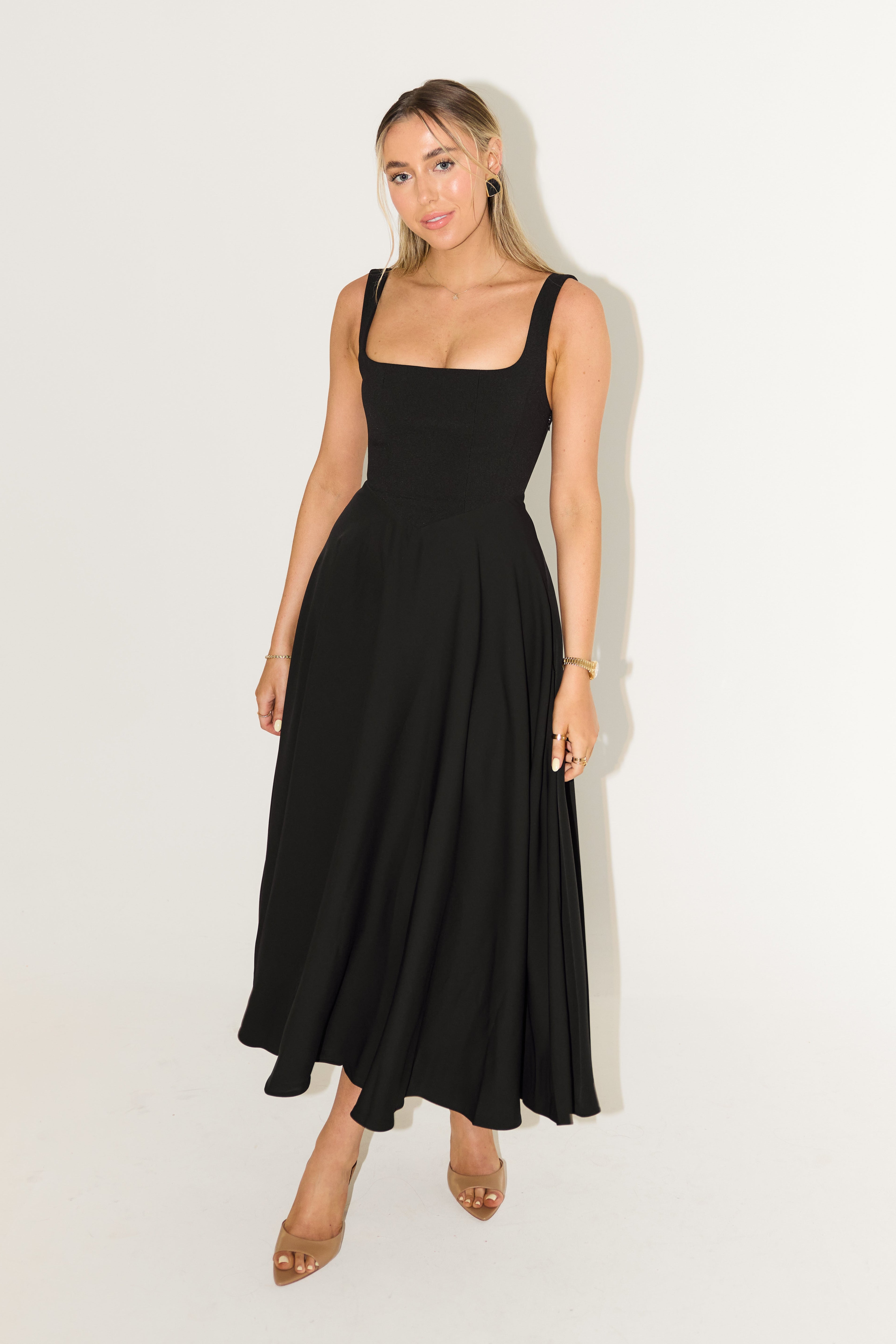 Leah - Timeless Flowy Midi Dress