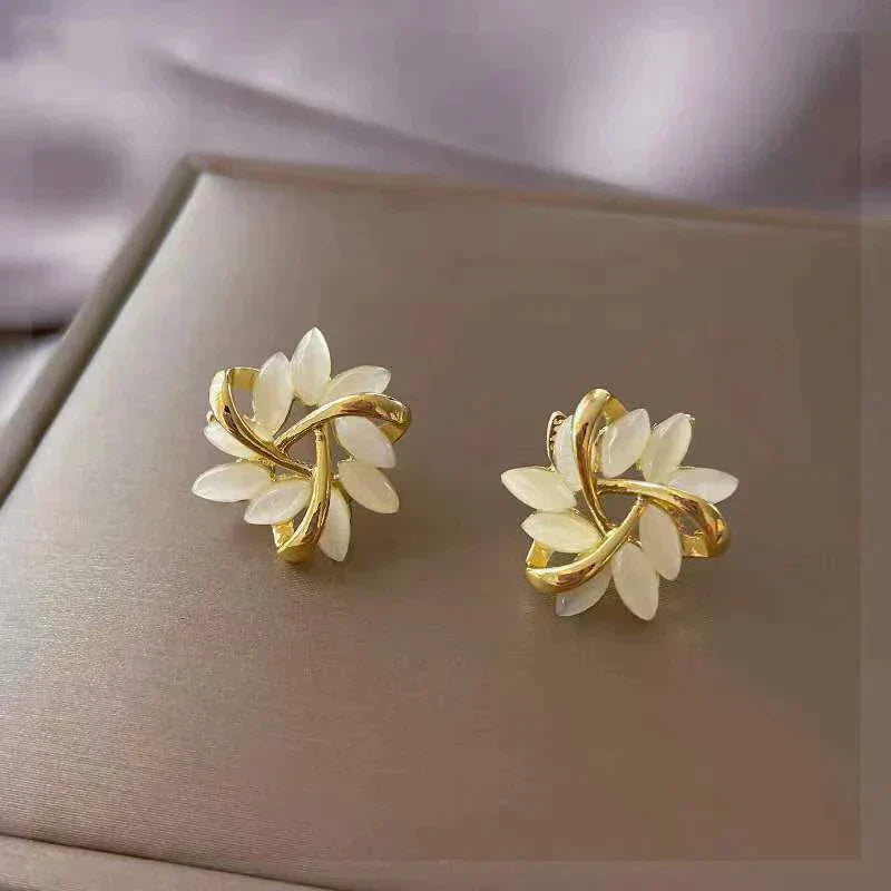 Katie – Luxurious Gold Earrings with Pearls