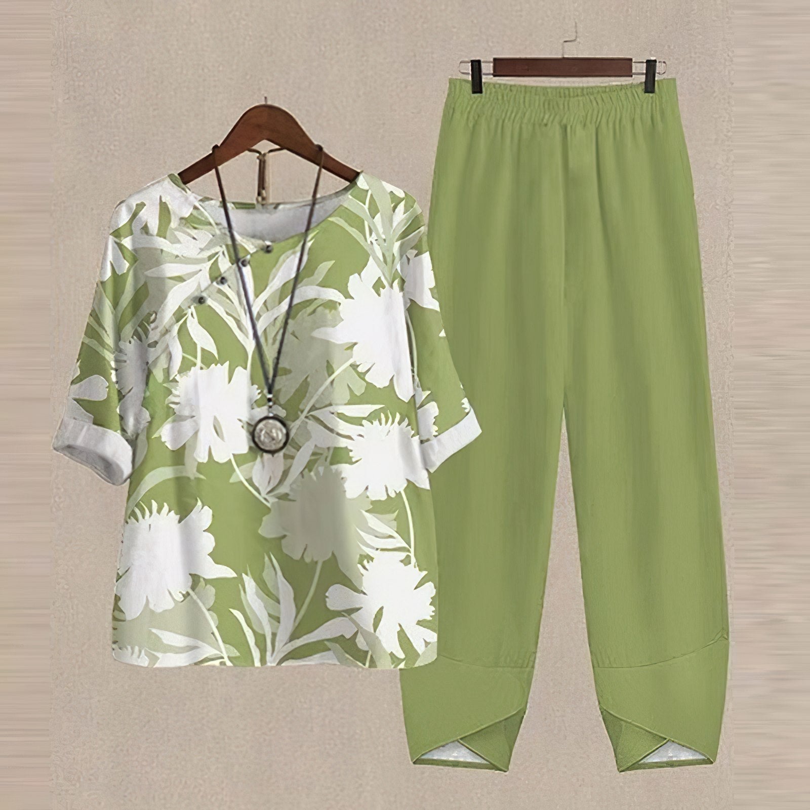 Katy – Comfortable and chic shirt and pants set
