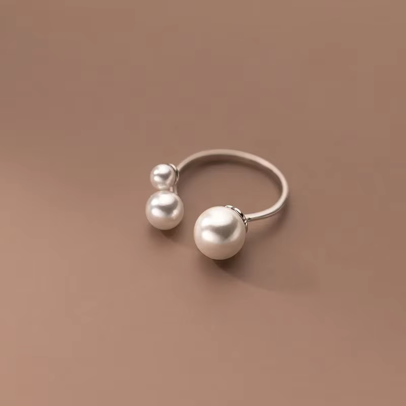 Cliara - Tripe Freshwater Pearl Adjustable Ring