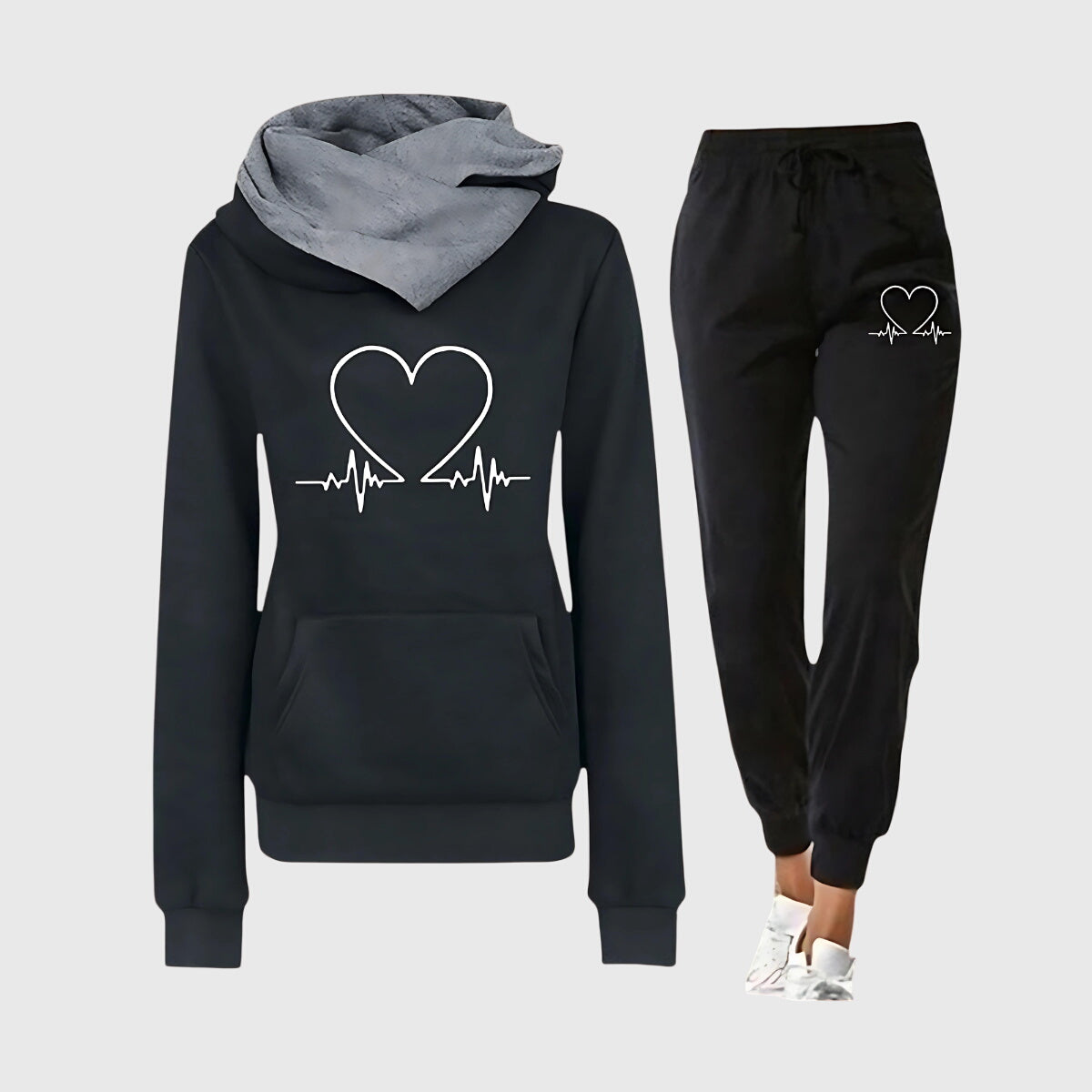 Hannie – Cozy Tracksuit with Heart Detail