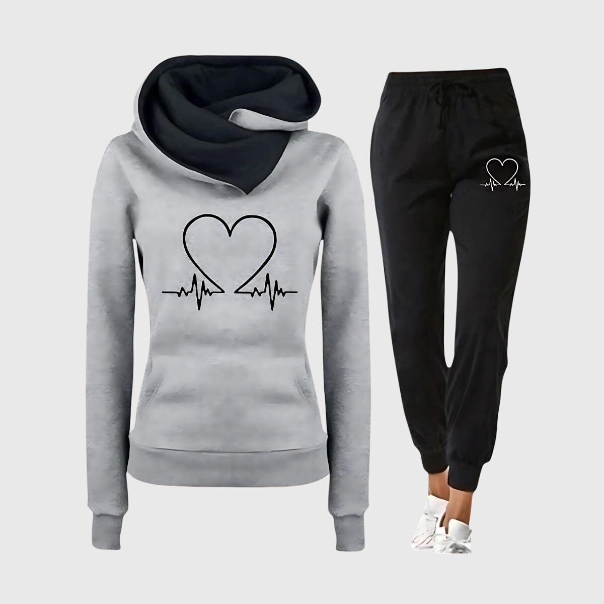 Hannie – Cozy Tracksuit with Heart Detail