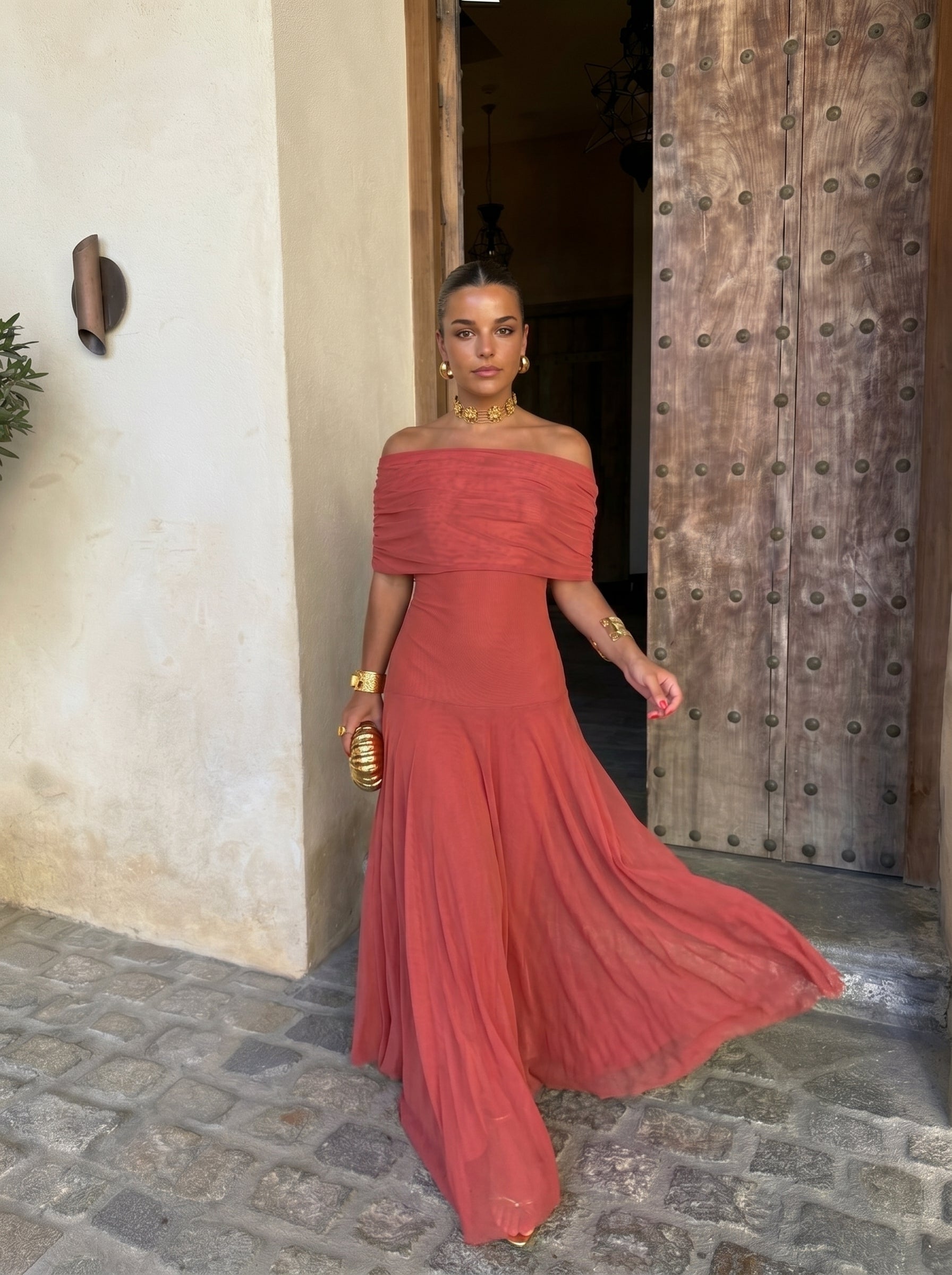 Arabella – Body-Skimming Elegant Midi Dress