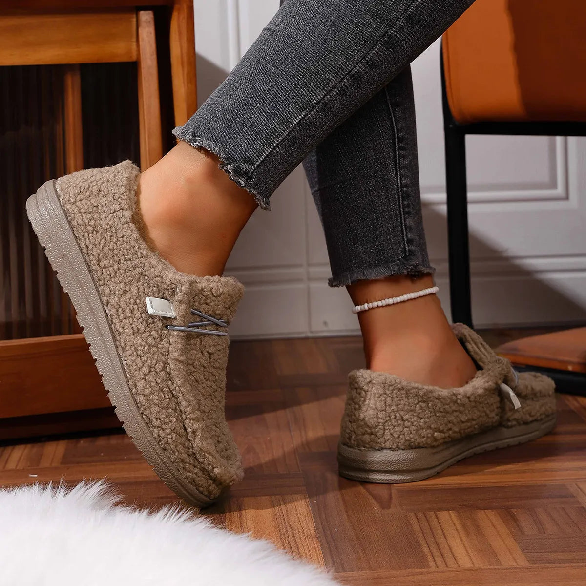 Lanie – Ultra Soft Teddy Slippers for Winter Comfort