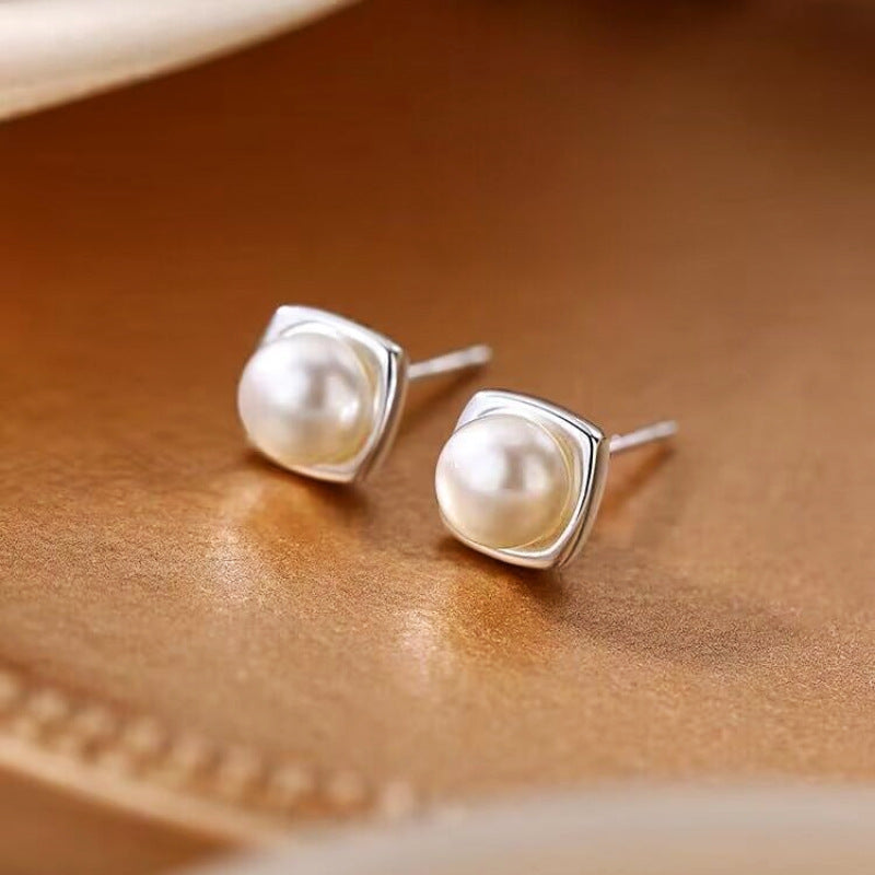 Rowan - Elegant Freshwater Pearl Dangle Earrings