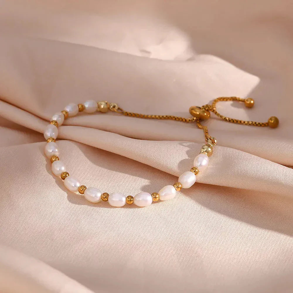 Patricia - Elegant Pearl and Gold Bracelet