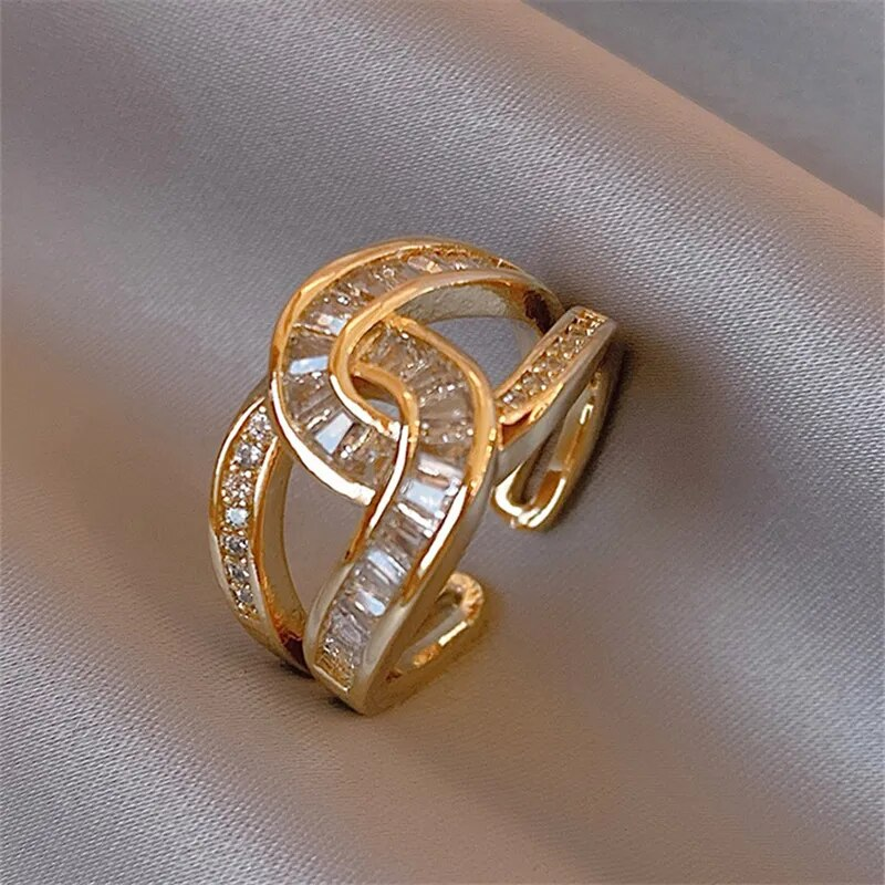 Maicy - Elegant Adjustable Interlocking Ring