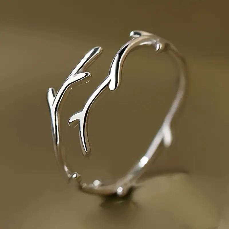 Aliya – Silver Ring in Branch Shape