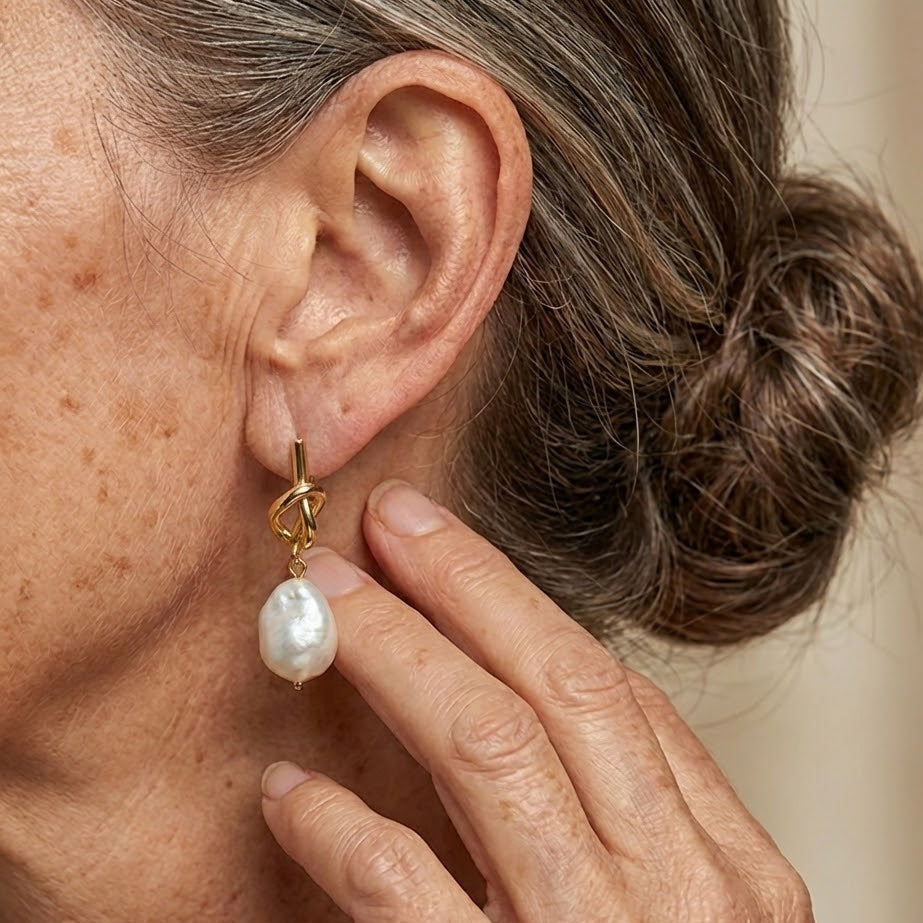 Hana - Knot Pearl Elegance Earrings
