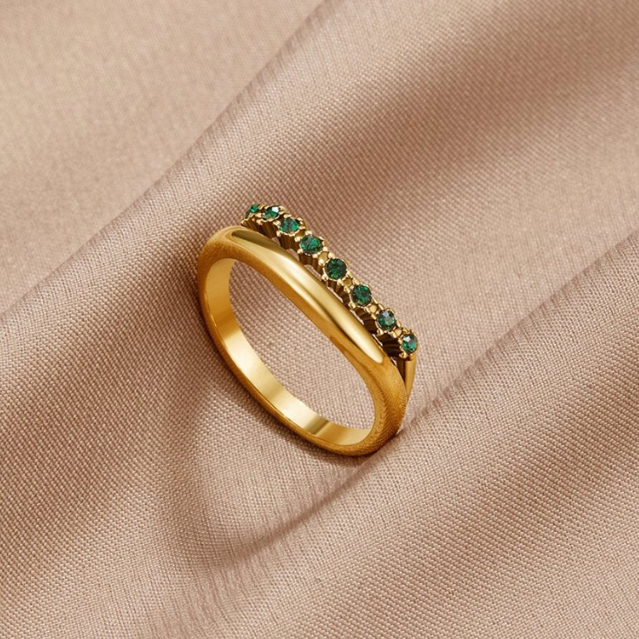Rose – Emerald Green Layered Ring