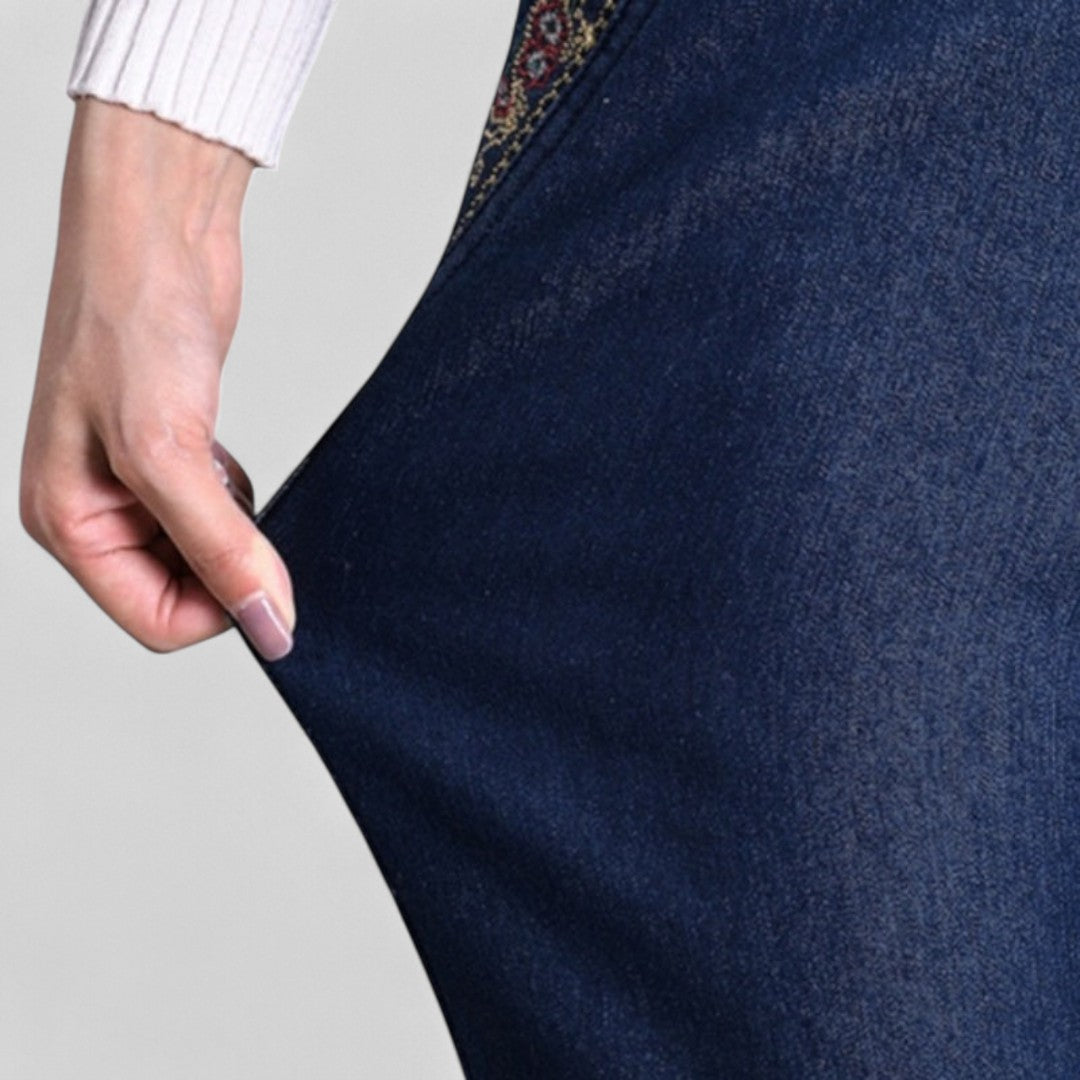 Nerisa - Jeans with Side Pockets and Elastic Waist