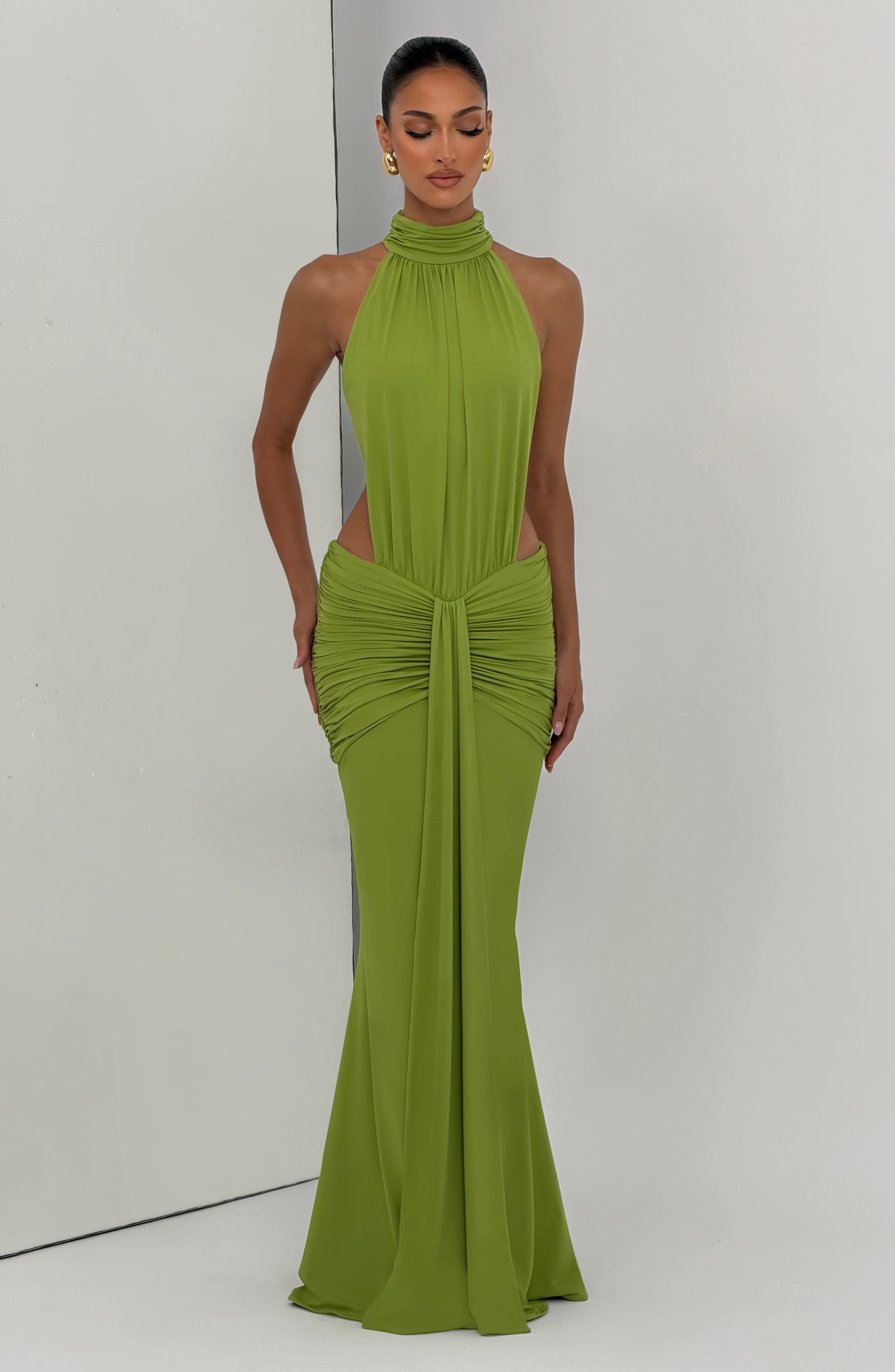 Luna - Elegant Backless Silk