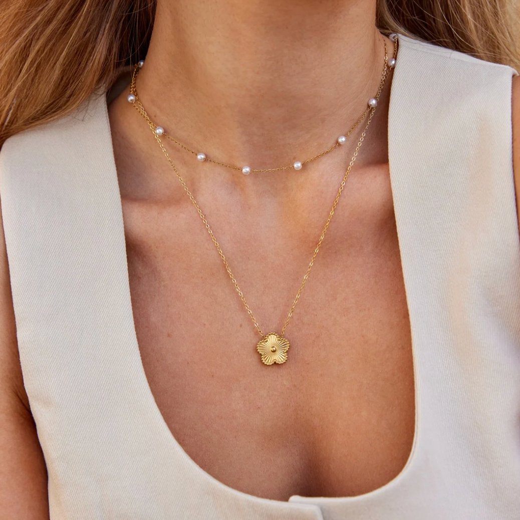 Dona - Timeless Pearl and Gold Necklace