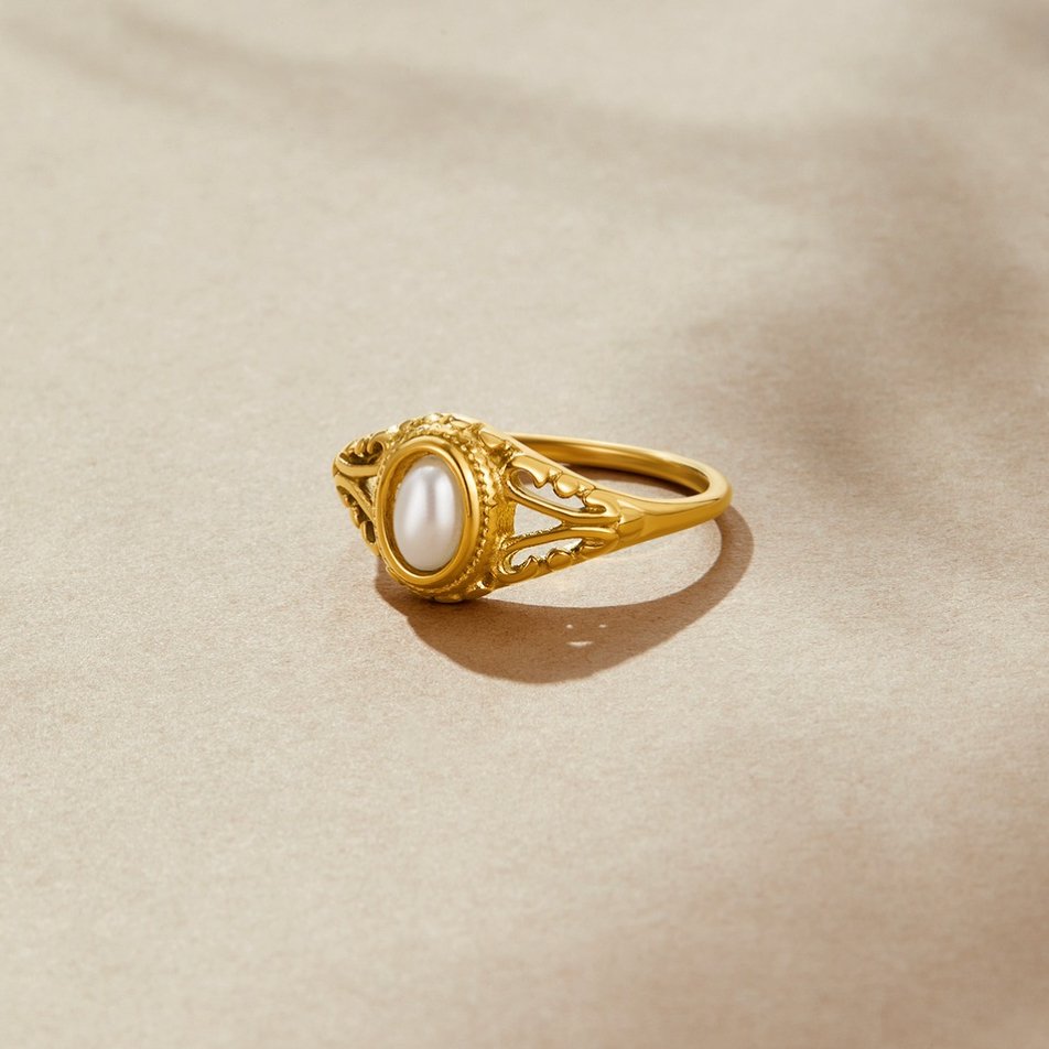 Ava – Vintage Pearl Ring