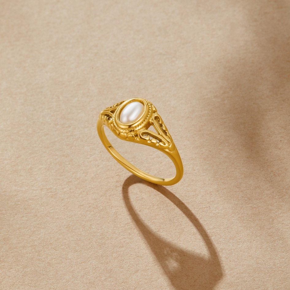 Ava – Vintage Pearl Ring