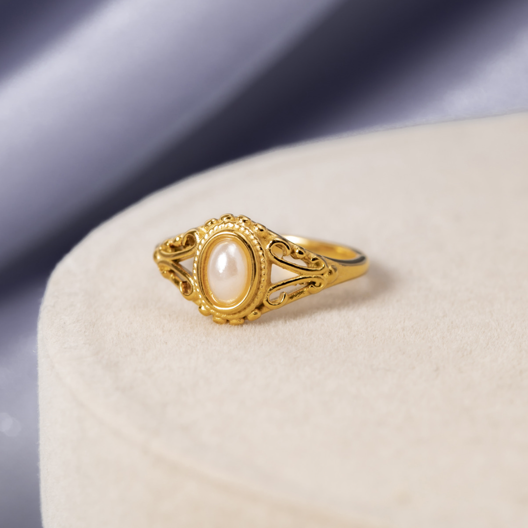 Ava – Vintage Pearl Ring
