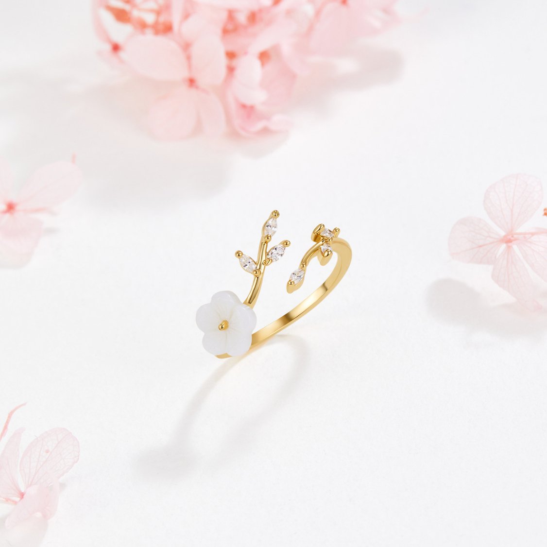 Lily – White Flower Ring