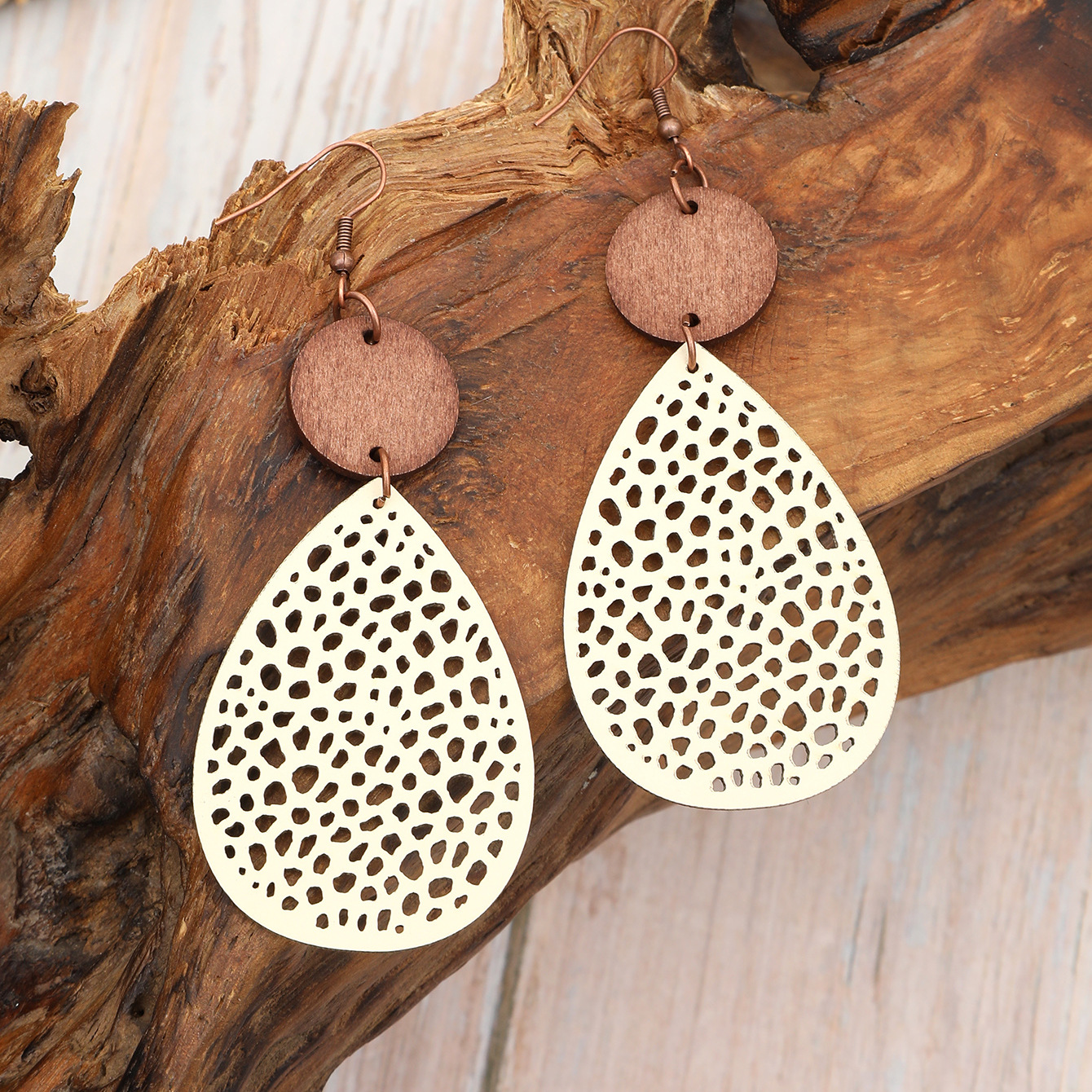 Eliana - Vintage Style Hollow-Out PU Leather Drop Earrings