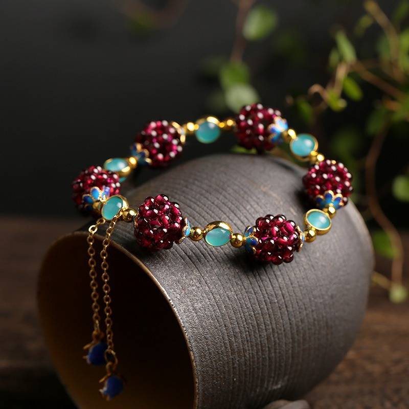 Laura – Bracelet with Berries Made of Natural Stone