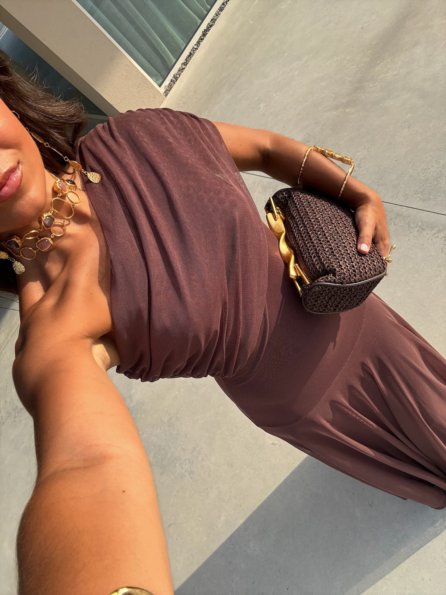 Arabella – Body-Skimming Elegant Midi Dress