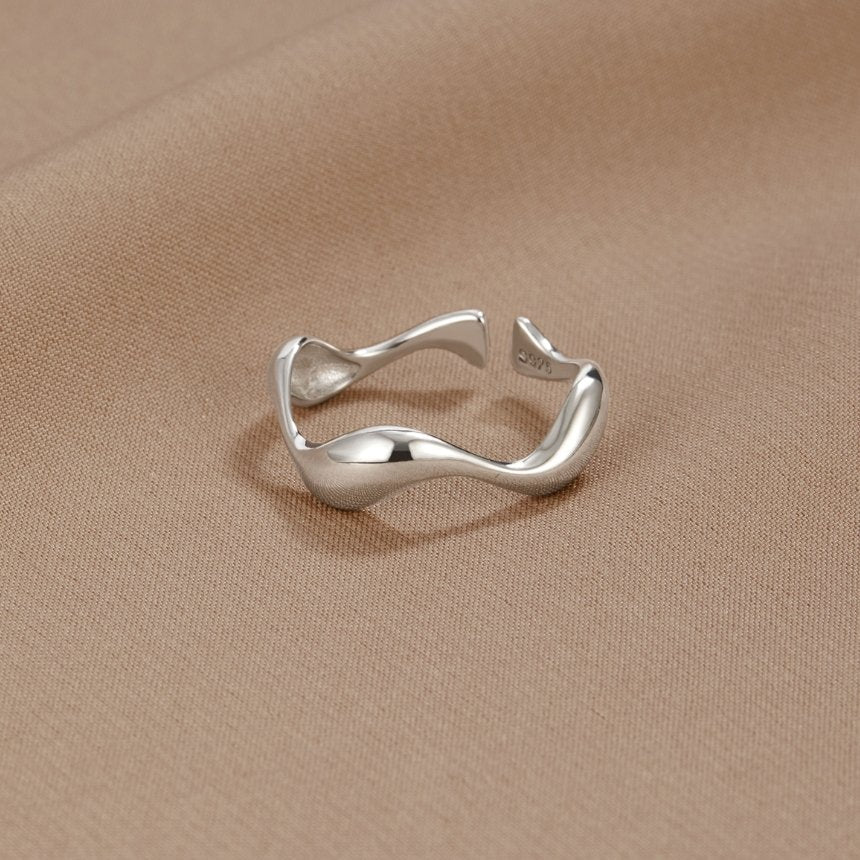 Vanie - Minimalist Ring