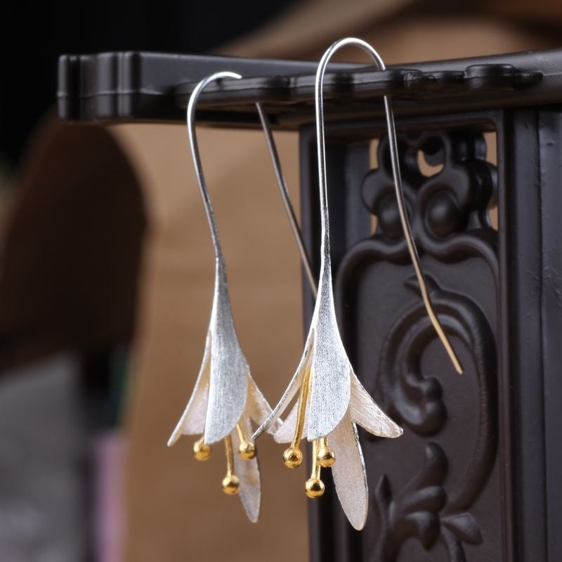 Belinda – Silver Flower Earrings
