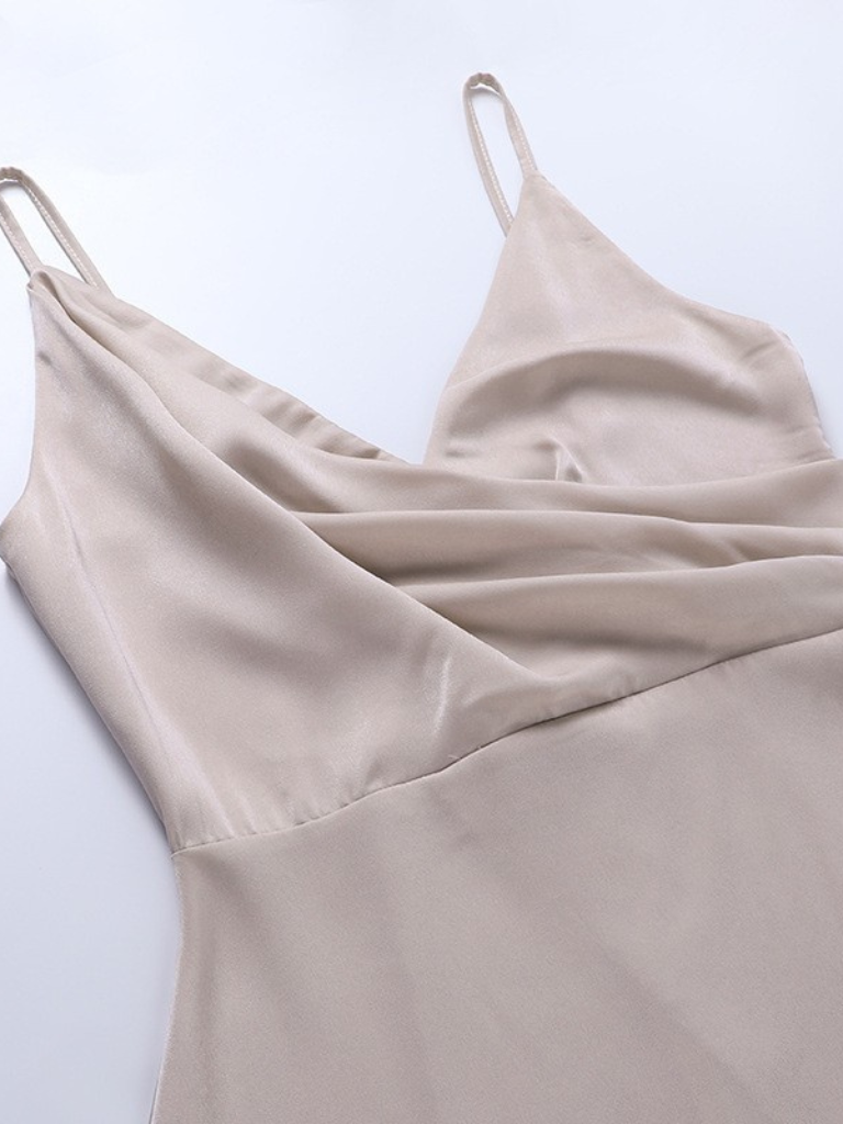 Anica – Elegant Satin Dress with Flattering Fit