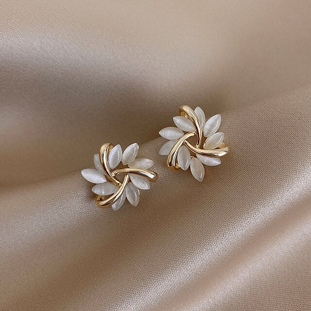 Katie – Luxurious Gold Earrings with Pearls