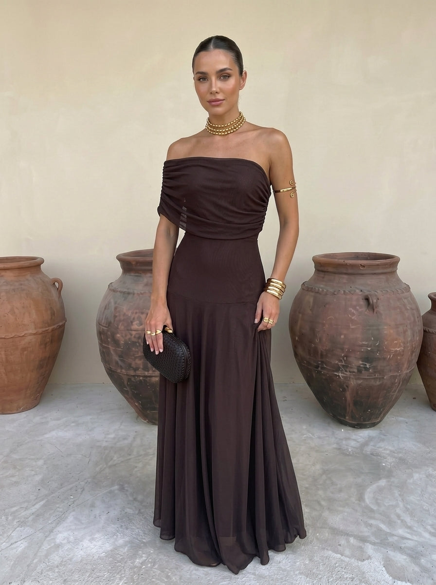 Arabella – Body-Skimming Elegant Midi Dress