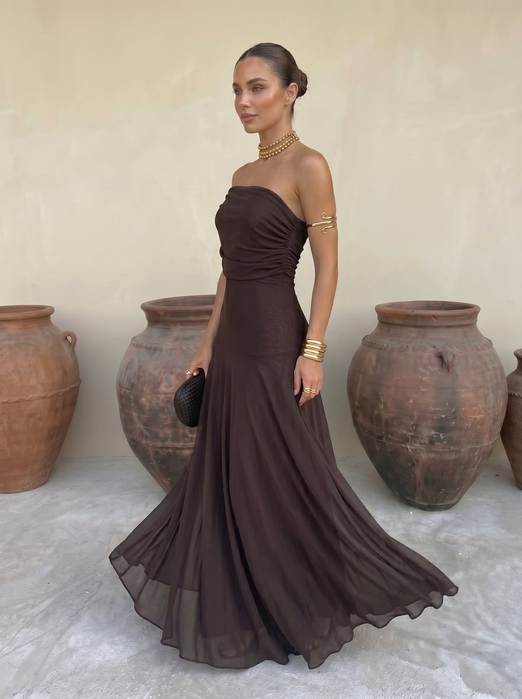 Arabella – Body-Skimming Elegant Midi Dress