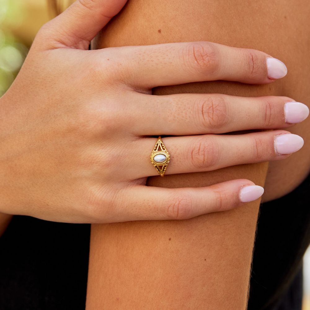 Ava – Vintage Pearl Ring