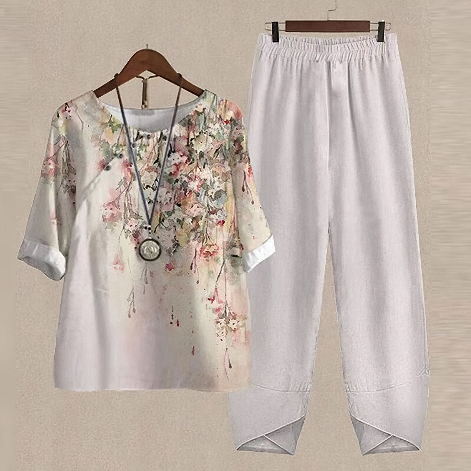 Katy – Comfortable and chic shirt and pants set
