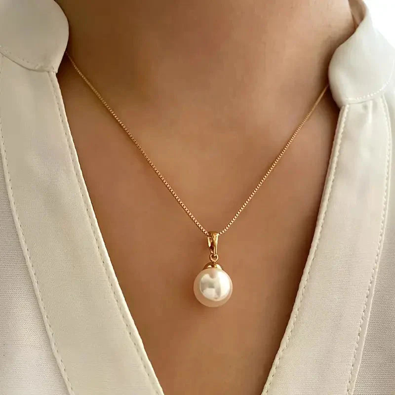 Faye - Elegant Graceful Pearl Necklace Set