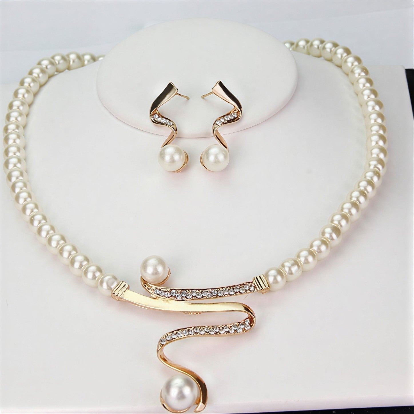 Elie - Elegant Natural Pearl Necklace Set