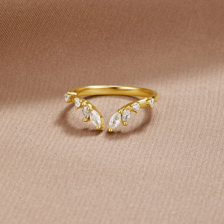 Freia - Crystal Gold Ring