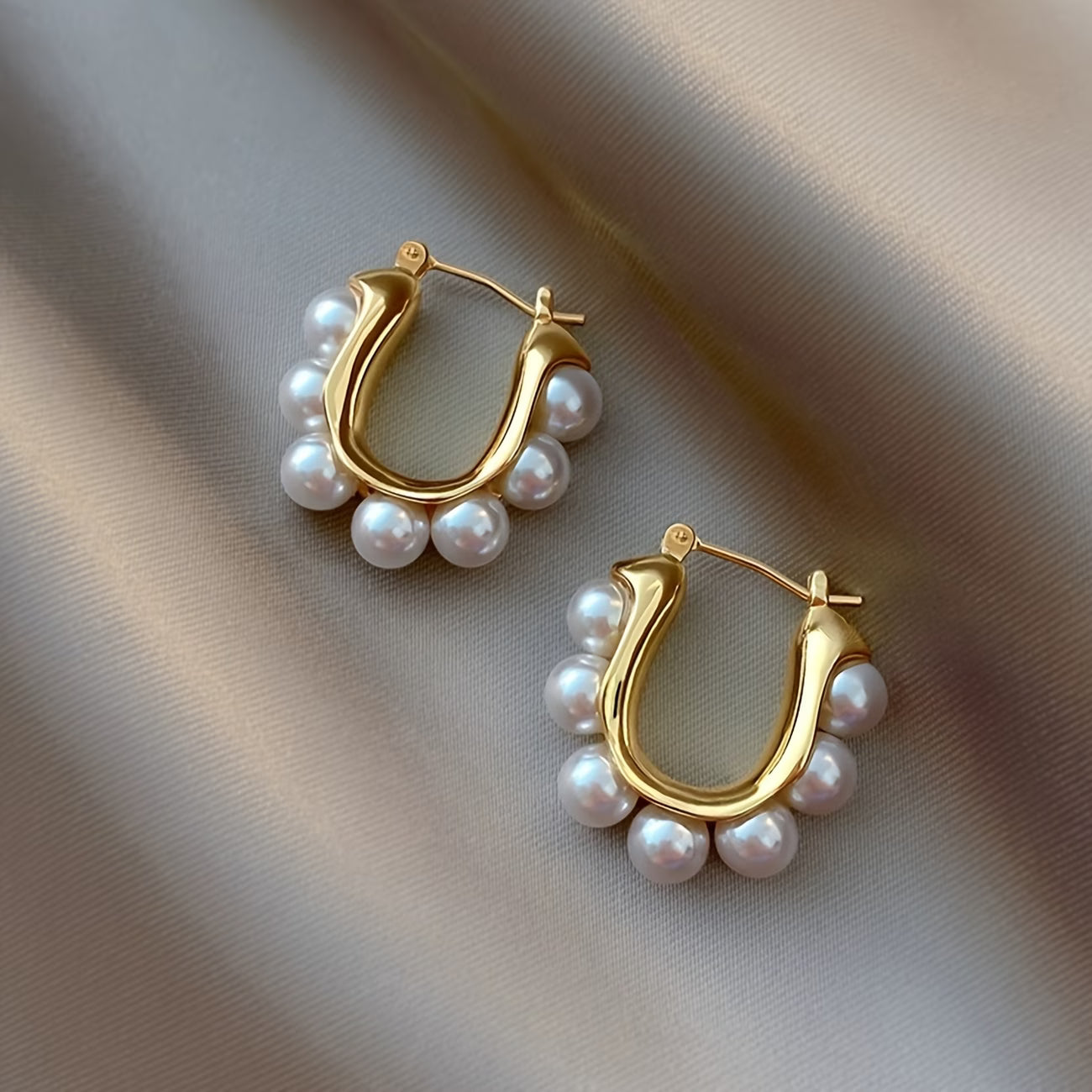 Olie - Pearl Cluster Earrings