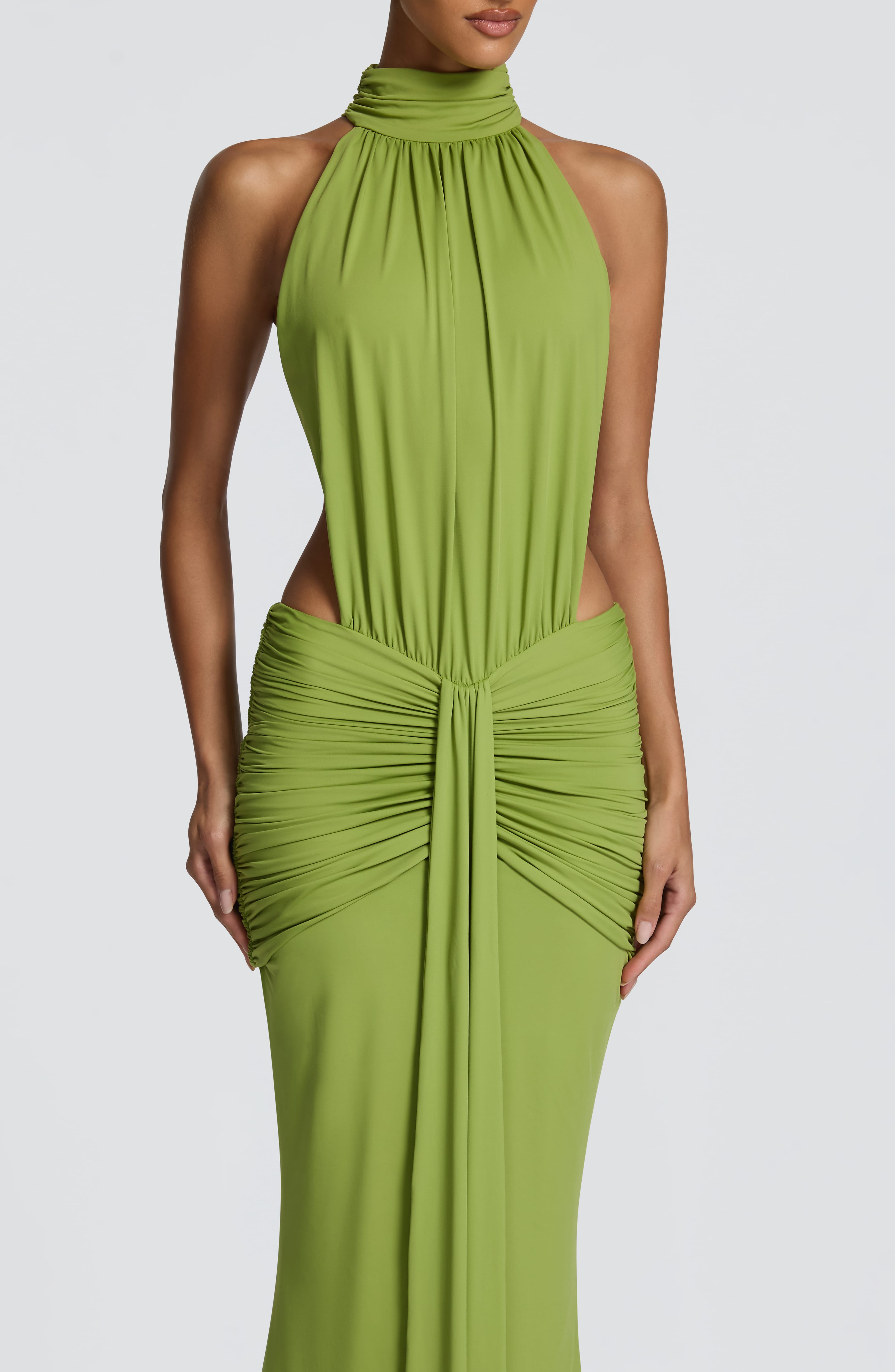 Luna - Elegant Backless Silk