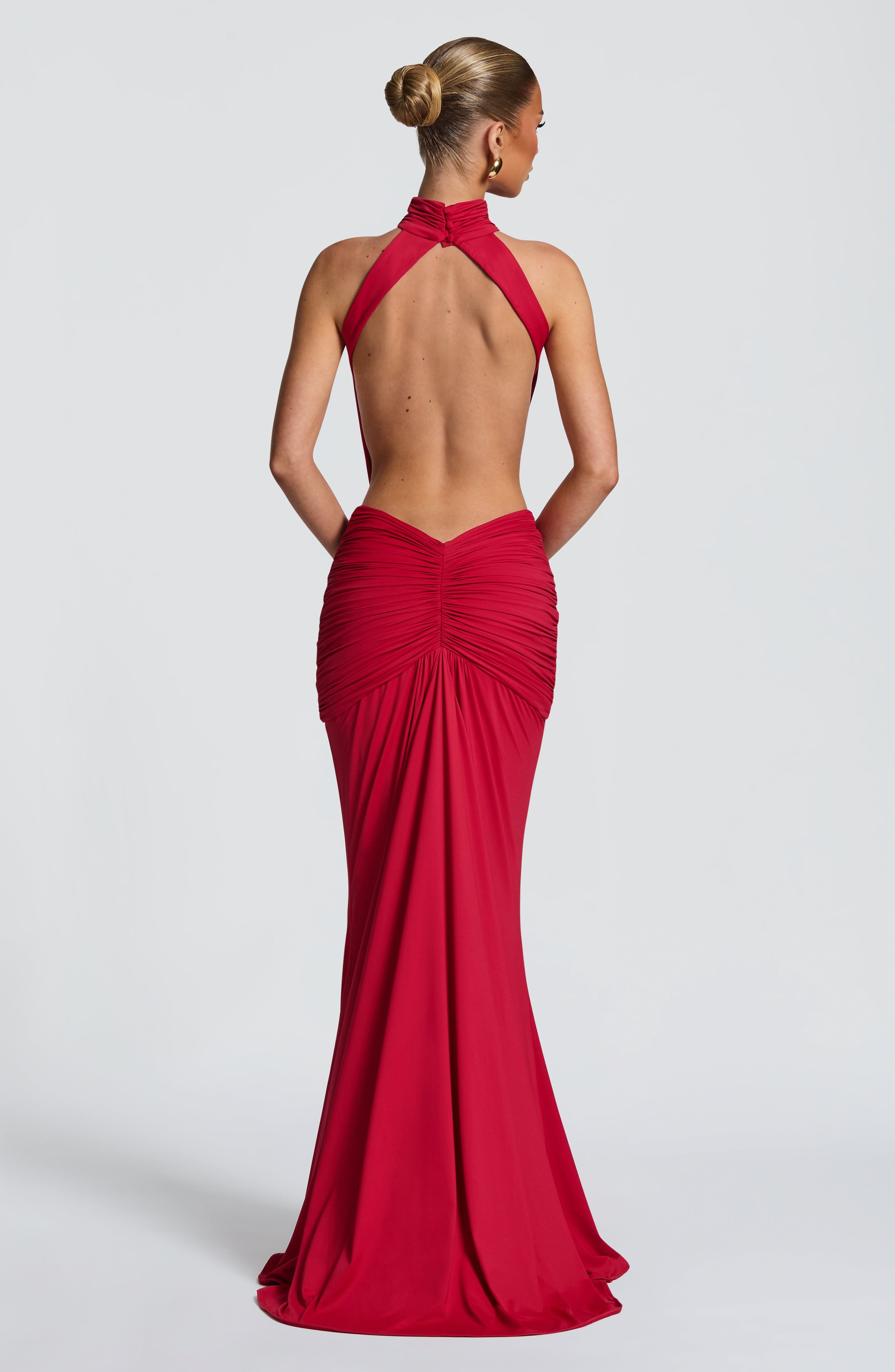 Luna - Elegant Backless Silk