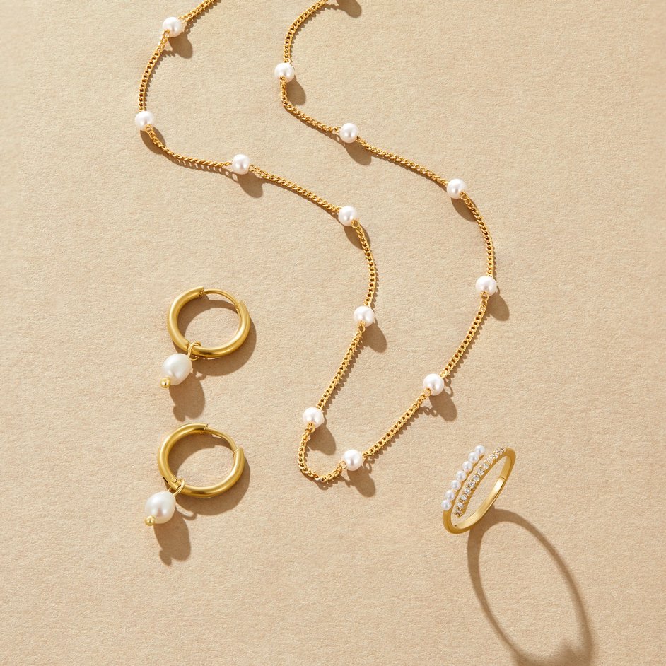 Dona - Timeless Pearl and Gold Necklace
