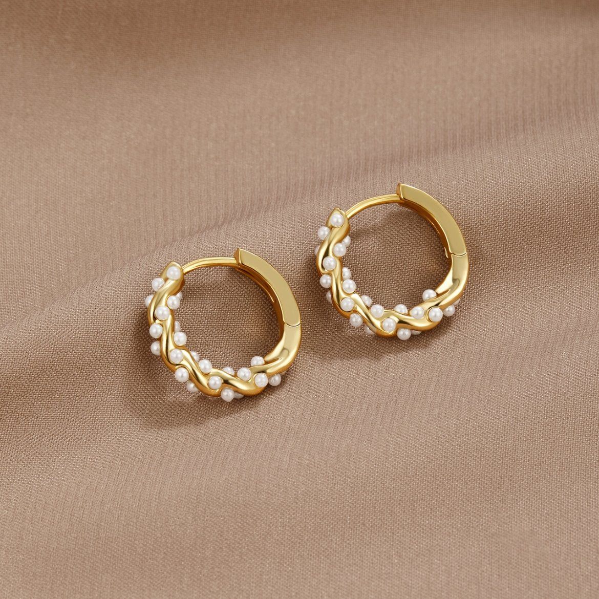 Zeya - Twisted Pearl Hoop Earrings